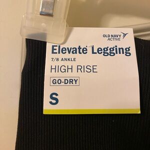 Old Navy NWT Black Elevate Leggings - Size S